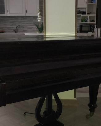 Mobile d’epoca di pianoforte