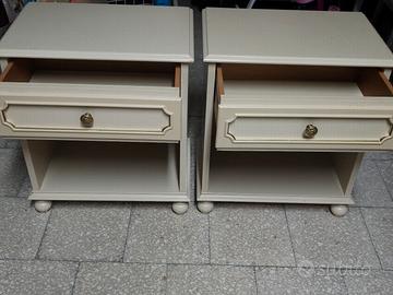 Comodini in legno laccato 