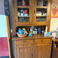 Credenza con vetrinetta