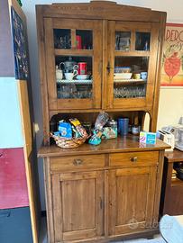 Credenza con vetrinetta