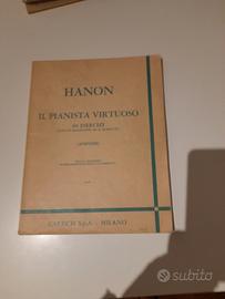 libri, spartiti per lo studio del pianoforte