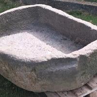 vasca,fioriera,abbeveratoio in pietra