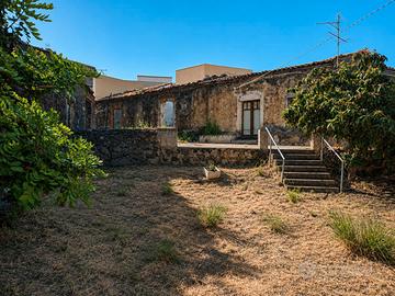 Antica masseria con spazio esterno