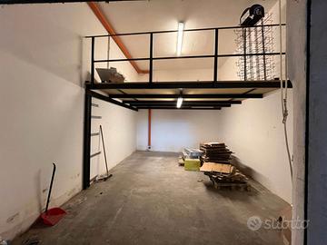 Box auto con soppalco via serradifalco