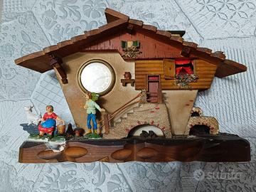 casetta con orologio meccanico anni 50