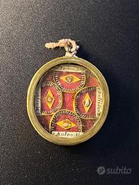 Antico Reliquiario a Teca con 4 Reliquie