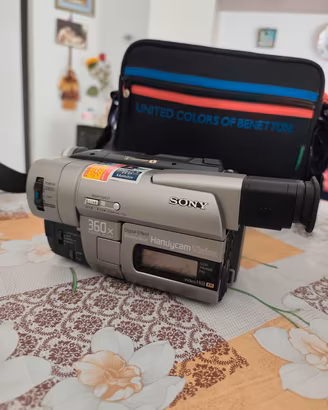 videocamera vintage Sony Handycam CCD-TRV66 Hi8-XR