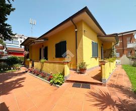 CASA INDIPENDENTE A CARRARA