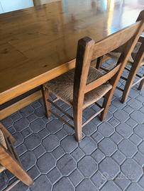 tavolo in legno in pino