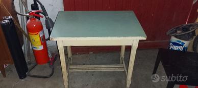 Piccolo tavolino da cucina antico anni 40