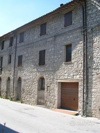 Casa singola e terreno non coltivabile