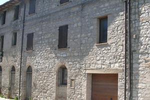 Casa singola e terreno non coltivabile