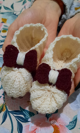 Scarpine per bambina fatto all'uncinetto