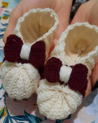 Scarpine per bambina fatto all'uncinetto