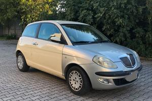 lancia y