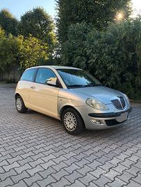 lancia y