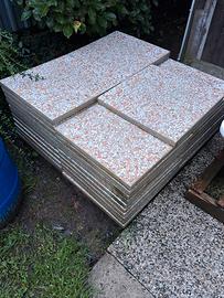 piastrelle 50x50 per esterno granigliate rosa