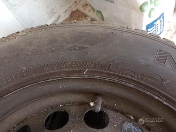 Coppia di cerchioni e gomme invernali