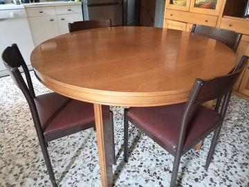 tavolo tondo in legno