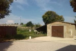 Annesso Agricolo e terreno adiacente