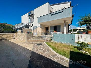Villa in parco Via Staffetta