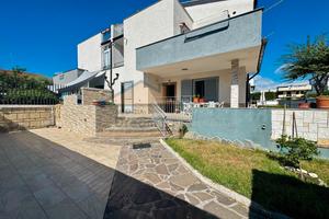 Villa in parco Via Staffetta