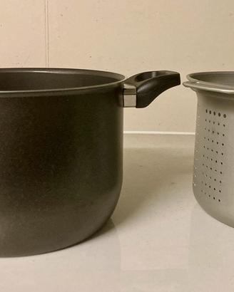 Pentola 18 cm con colapasta