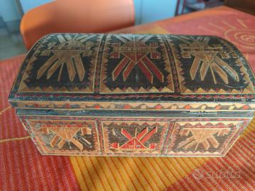 portagioie in legno decorato 