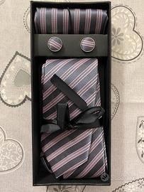 Set cravatta pochette e gemelli