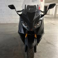 Yamaha T-max 560 tech max