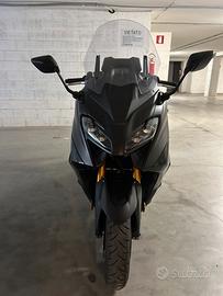 Yamaha T-max 560 tech max