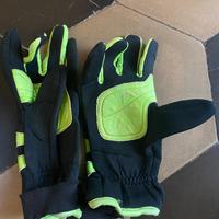 Guanti sub mares amara