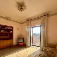 3 LOCALI A SANTA MARINA