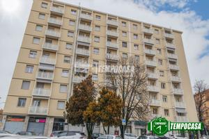 Quadrilocale ultimo piano a Piacenza con box auto