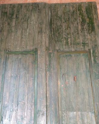 vecchio portone campidanese