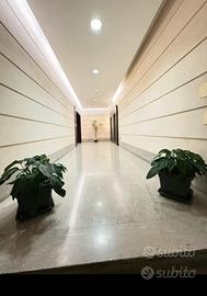 Grande stanza uso studio per due persone