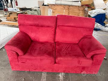 Divani diversi modelli e colori
