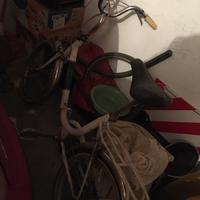 Bicicletta bianca usata