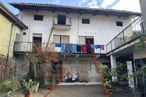 Immobile in asta di 400 m² con più di 5 locali e b