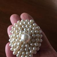 Broche / applicazione con perle vintage per abito
