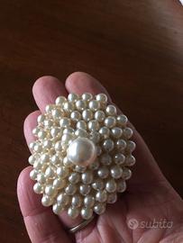 Broche / applicazione con perle vintage per abito