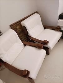 Poltrone N2  in legno con seduta nuova €150 CAD