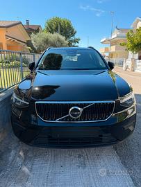 Volvo XC40 MyldHybrid 2.0 B3 essential