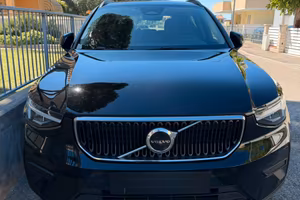 Volvo XC40 MyldHybrid 2.0 B3 essential