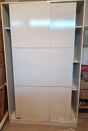 Armadio con ante a scorrimento