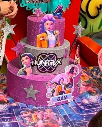 torta finta kpop per compleanno bambina 