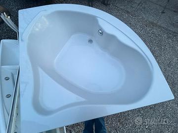 Vasca da bagno angolare