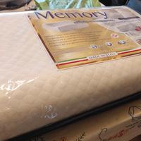 2 cuscini nuovi (memory e foam)