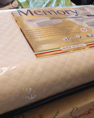 2 cuscini nuovi (memory e foam)