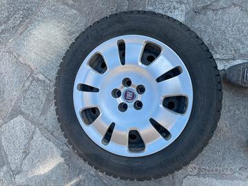 Gomme e cerchioni da carico con attacco Fiat